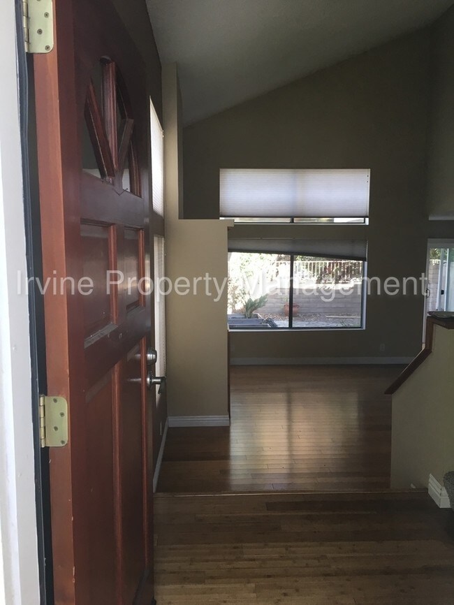 Foto del edificio - Lovely Lake Forest Home!