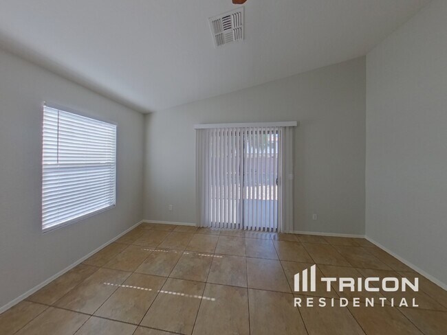 Foto del edificio - 3426 W Wayland Dr