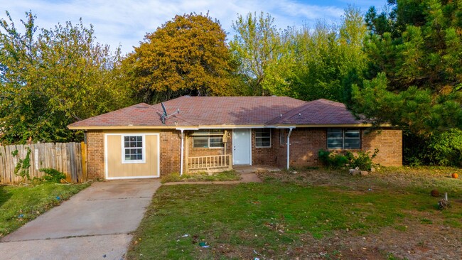 Building Photo - Charming 5 Bedroom House