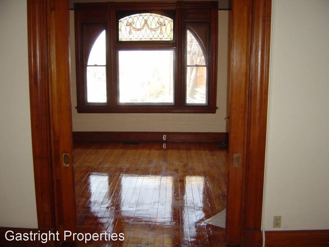 Primary Photo - 123 W 5th St