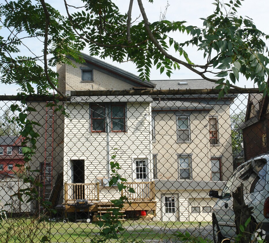 Building Photo - 825 W 3rd St