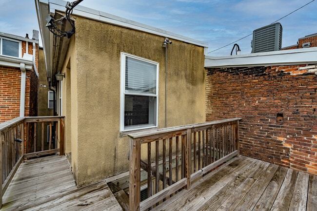 Building Photo - 919 S Hanover St