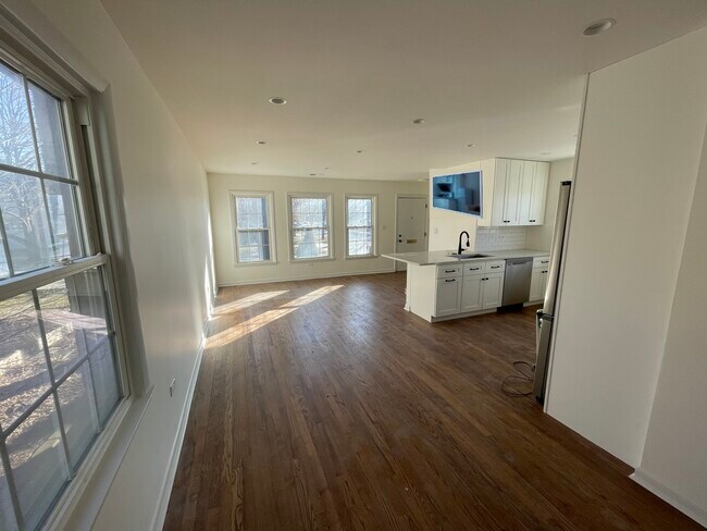 Livingroom/kitchen - 119 N Taylor Ave
