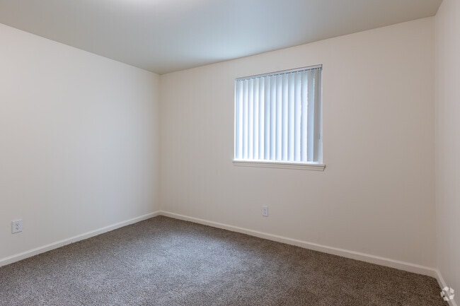 1BR, 1BA - 700SF - Bedroom - Metro Woods Apartments