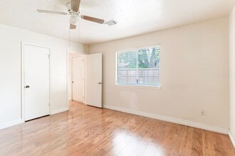 Building Photo - 22018 Kenlake Dr