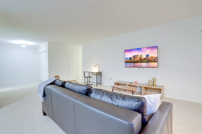 Building Photo - 1600 S Eads St