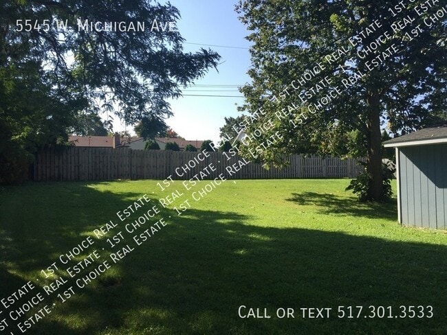 Building Photo - Well Maintained 3-BDR 1-BTH Duplex in West...