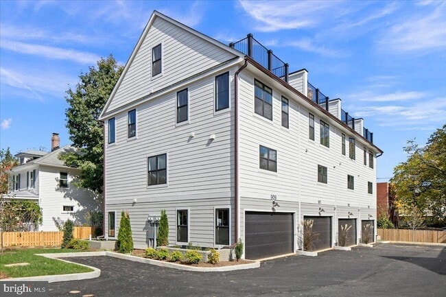 Photo - 909 N Irving St Townhome