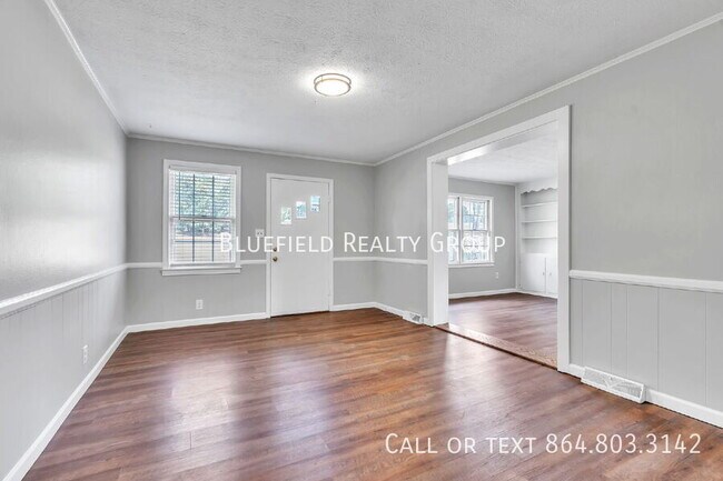 Building Photo - 107 111 River Rd Cir