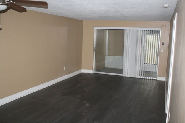 Building Photo - Completely Updated Condo
