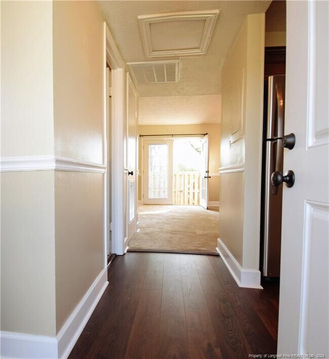 Foto del edificio - 406 Kirkcaldy Ct