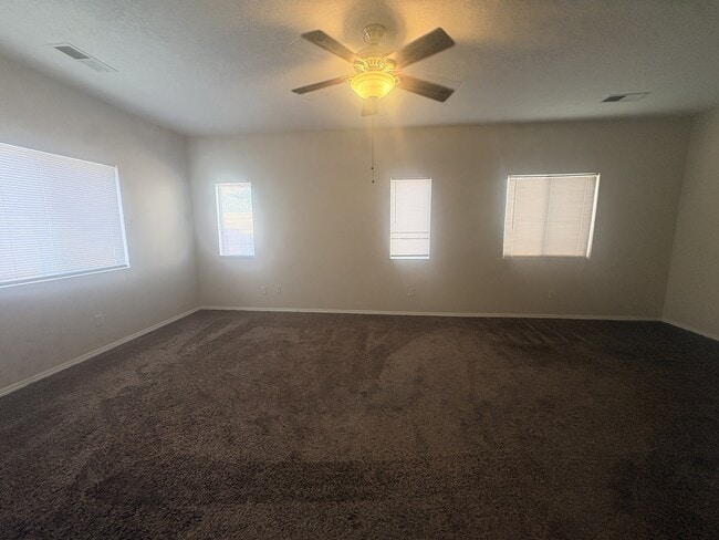 Foto del edificio - 5425 Caballo Ct NE