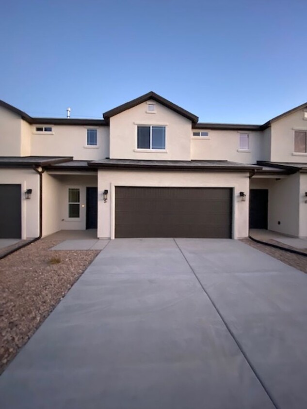 Primary Photo - Move-In Discount - 3 Bed - 2.5 Bath - Larg...