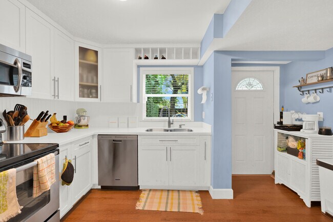 Building Photo - 7104 SW 110th Ave