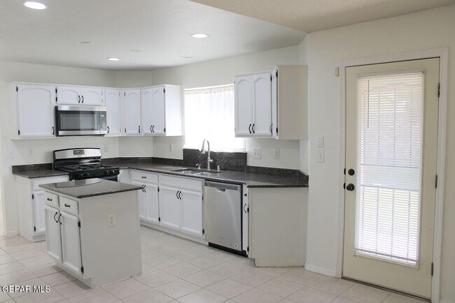 Building Photo - 815 Saguaro Park Ct