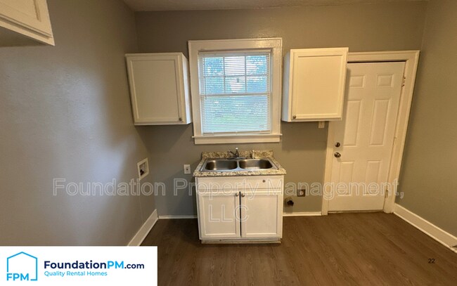 Building Photo - 2570 Malone Ave