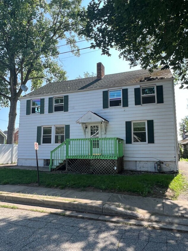 Primary Photo - 105 Maple, Buchanan, MI 49107