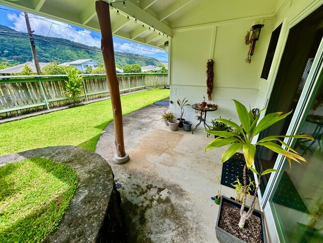 Building Photo - 3386 Manoa Rd