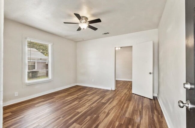 Photo - 1618 Branch St Apartment