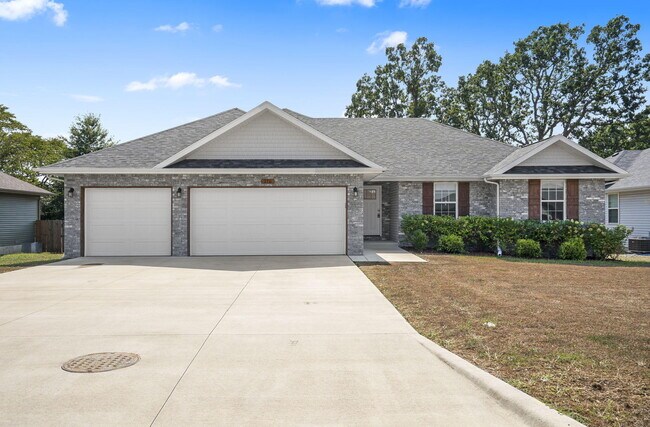 Building Photo - 270 Hickory Hills St