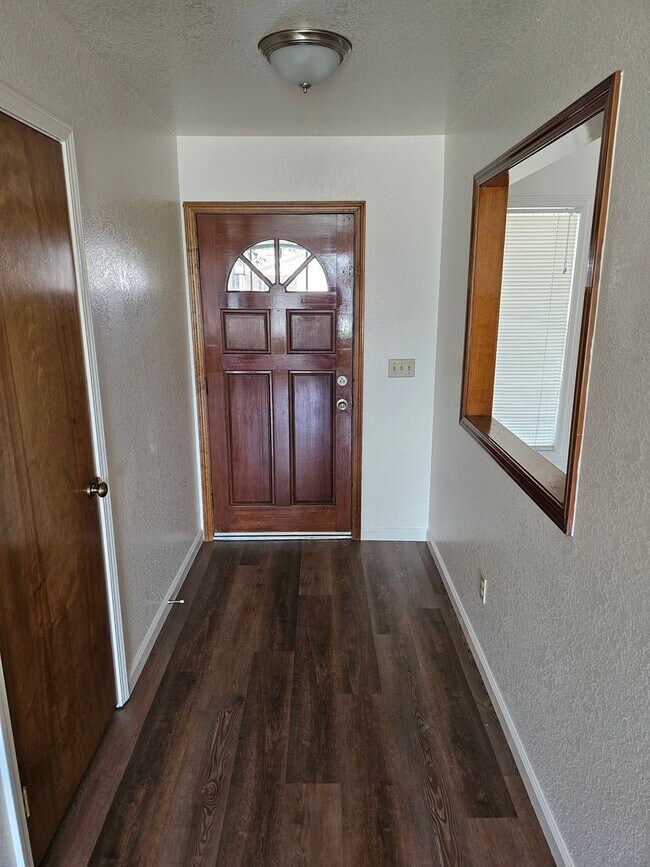 Foto del edificio - 1791 E Walnut Ave