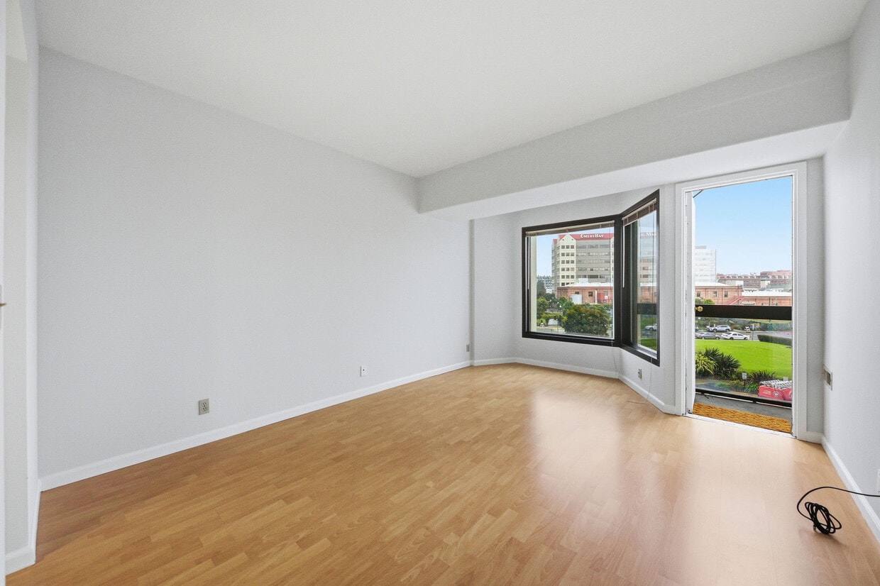 Photo - 6363 Christie Ave (Emeryville, CA)