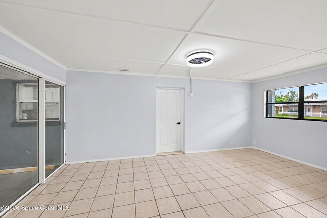 Building Photo - 2292 Lakeview Dr
