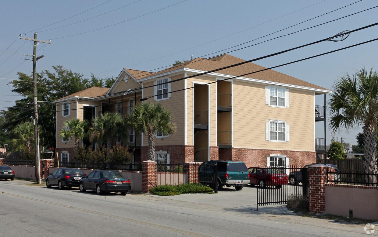 Foto principal - 2105 Reynolds Ave