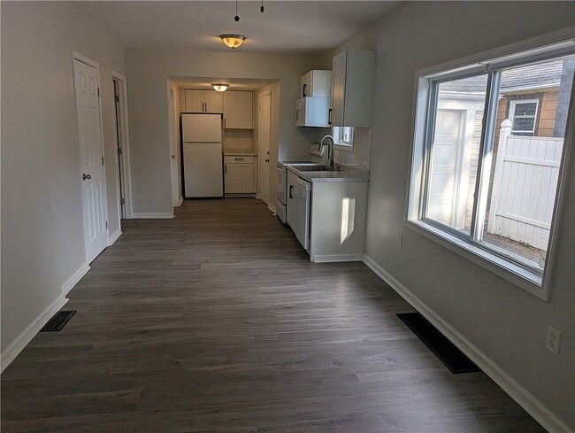 Building Photo - 82 Cragg Rd