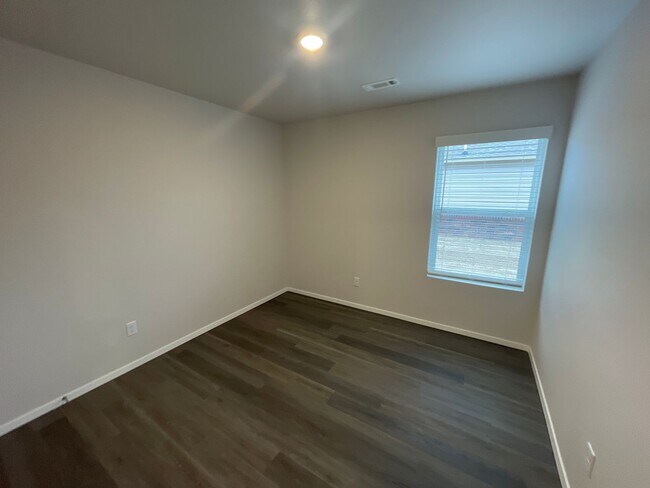 Foto del edificio - BRAND NEW Three Bedroom | Two Bath Home in...