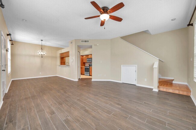 Foto del edificio - 2739 Enterprise Rd E