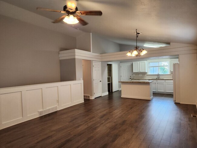 Building Photo - Beautiful 4 Bd Home in Draper