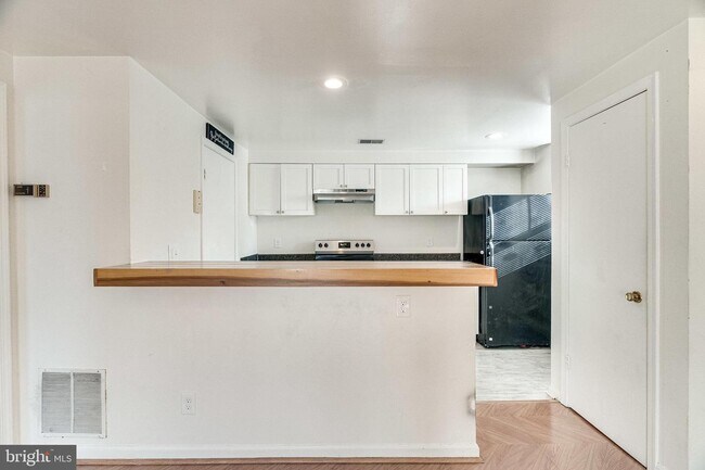 Foto del edificio - 4418 Pembrook Village Dr