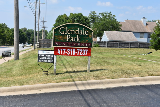 Signage - Glendale Park Apartments