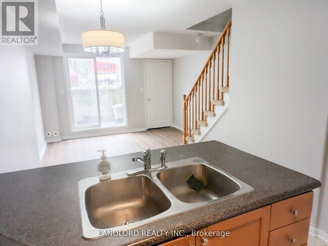 Photo du bâtiment - 65 Turntable Crescent