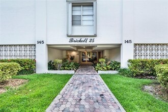 Building Photo - 145 SE 25th Rd
