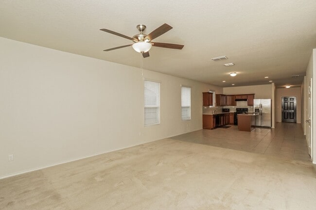 Building Photo - Perfect 3 bedroom ready to call home!