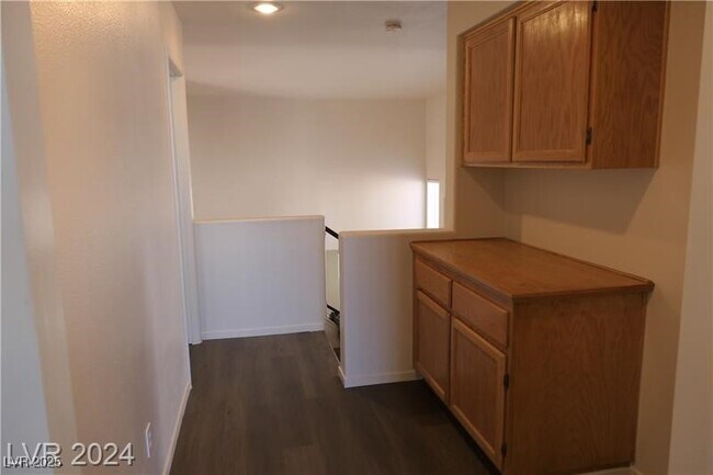 Foto del edificio - 6665 Golden Pond Cir