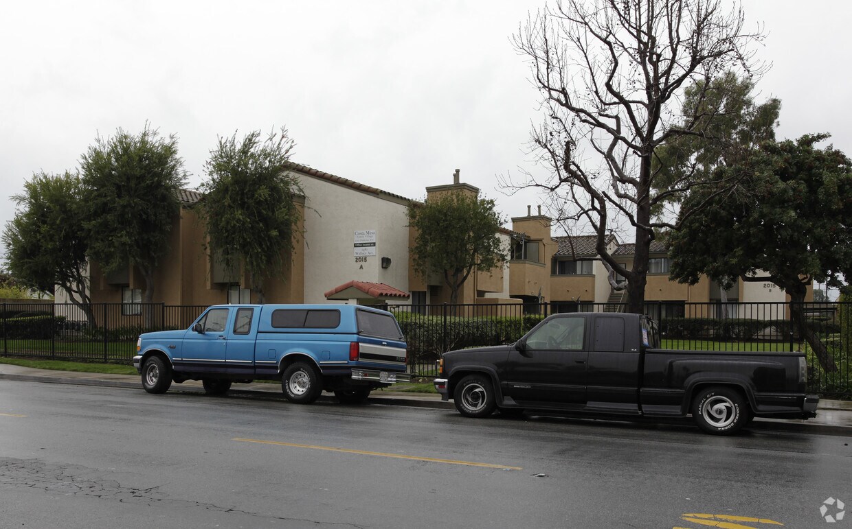 Primary Photo - 2015 Pomona Ave