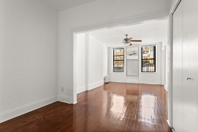 Building Photo - 1319 3rd Ave