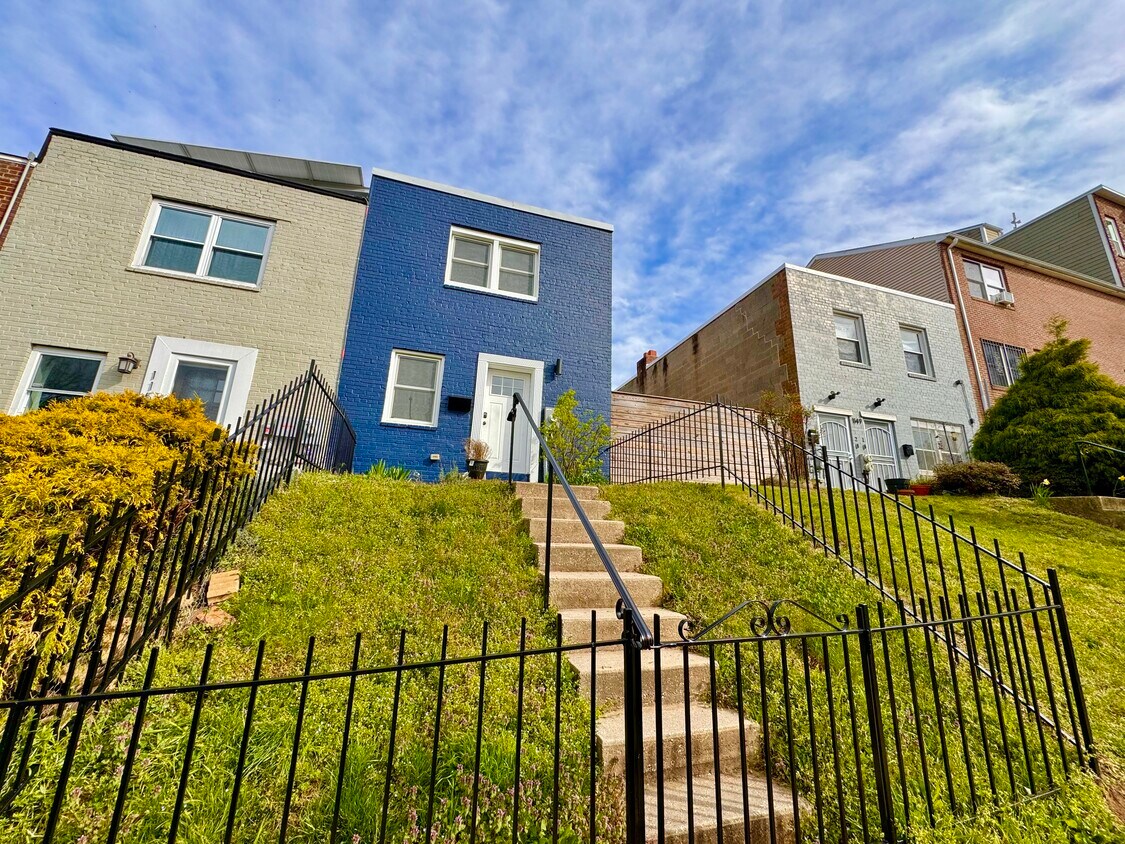 Foto principal - 1151 Summit St NE