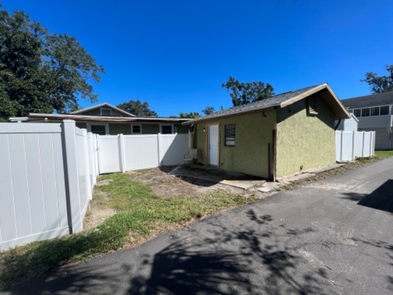 219 E Beacon Rd, Lakeland, FL 33803 Room for Rent in Lakeland, FL