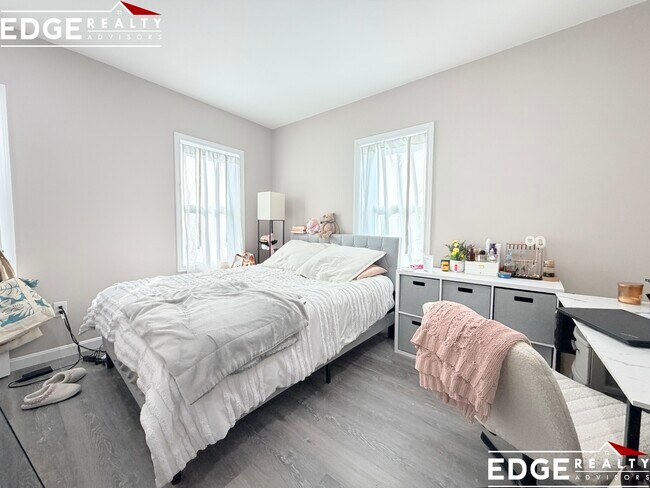 Building Photo - 16 Long Ave