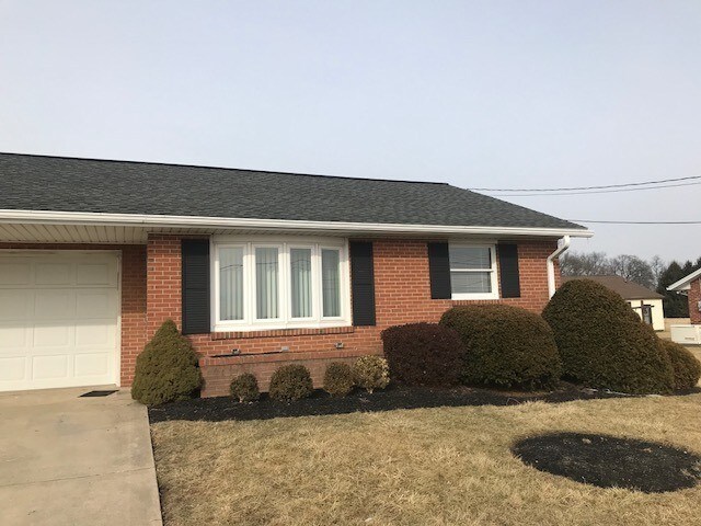 Foto principal - 406 Campbell Rd