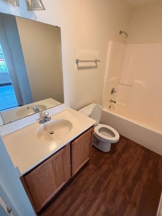 Foto del edificio - Beautiful and spacious! Ready for move in!