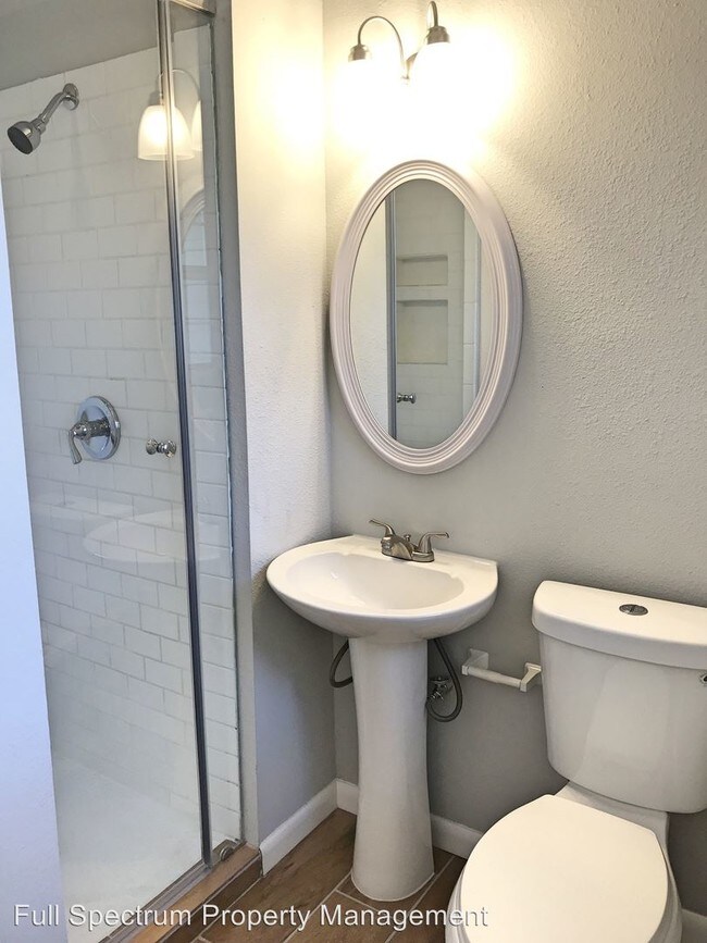 Foto del edificio - 347 Pinewood Ln