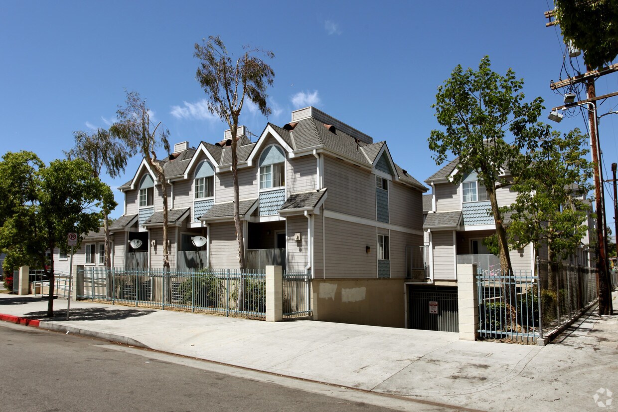Building Photo - West A Homes