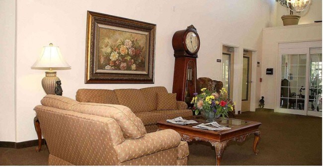 Interior Photo - Solista Hickory