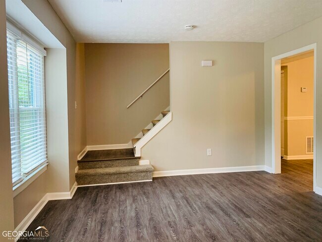 Building Photo - 9240 Colony Dr NW