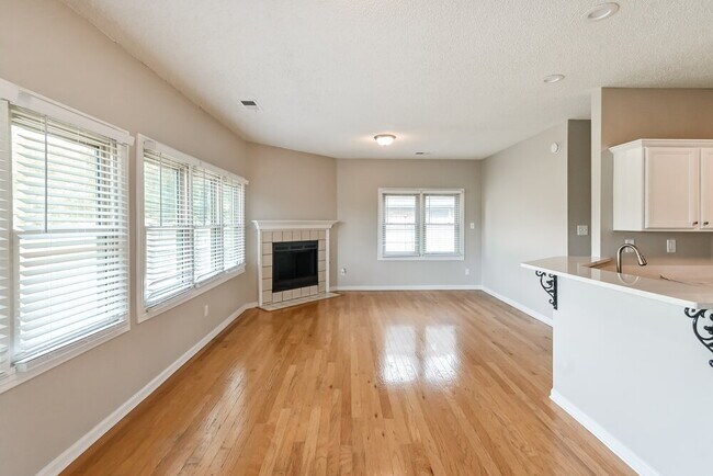 Building Photo - 4463 Whispering Bend Dr